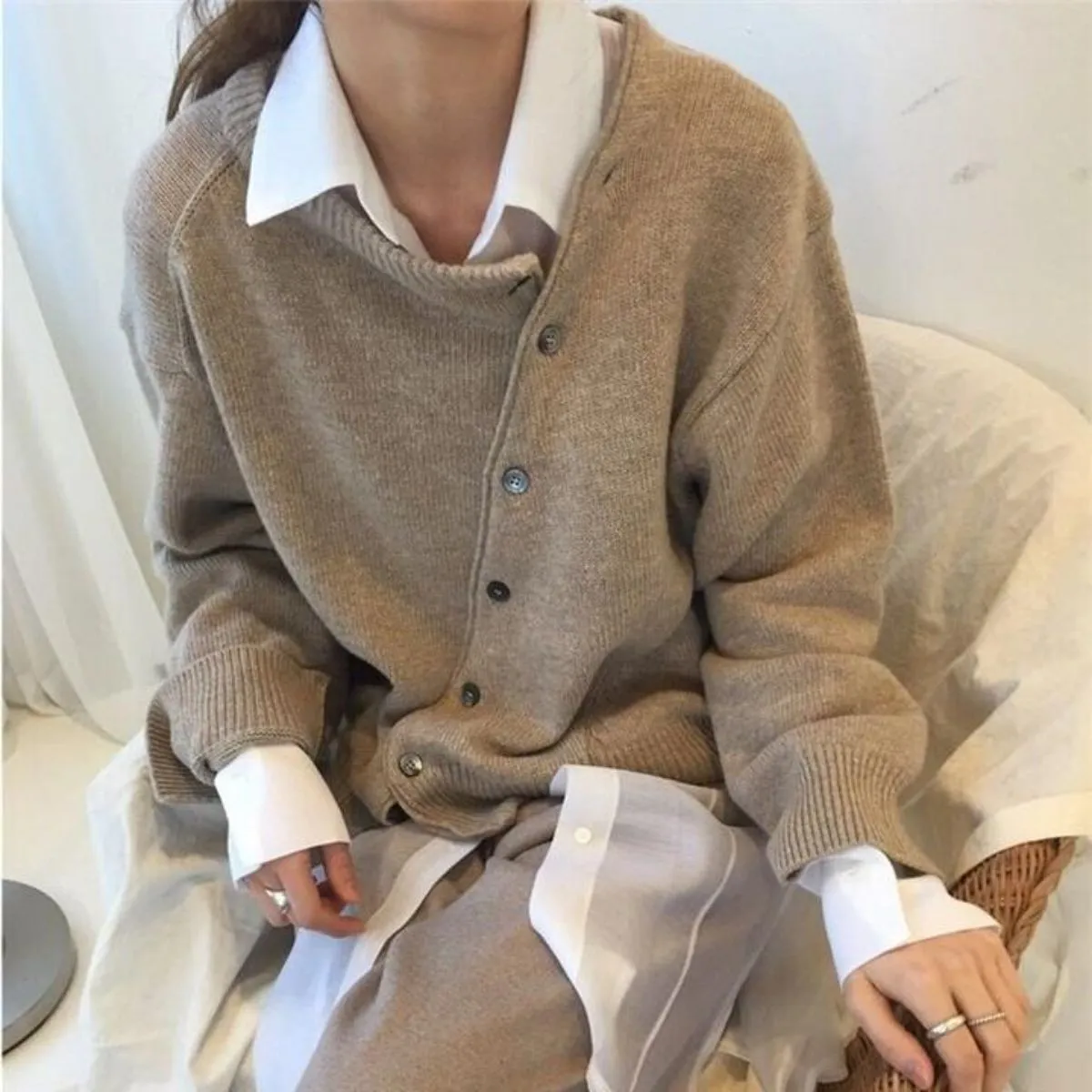 Fia™ | COMFORTABLE CASHMERE VEST WITH A PLAYFUL BUTTON PLACKET