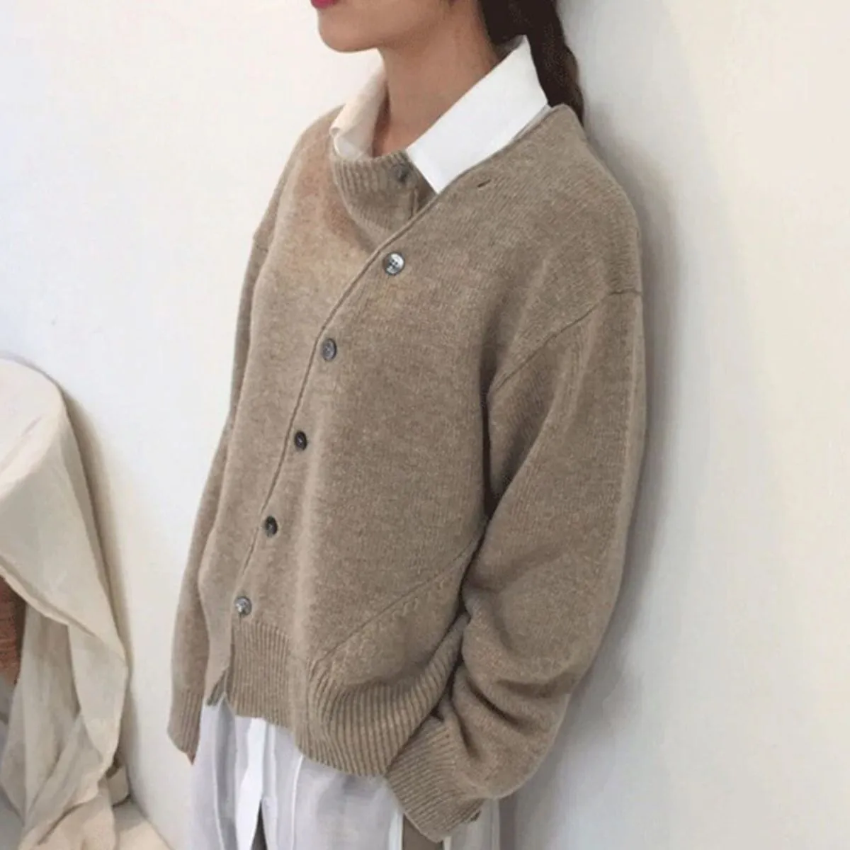 Fia™ | COMFORTABLE CASHMERE VEST WITH A PLAYFUL BUTTON PLACKET