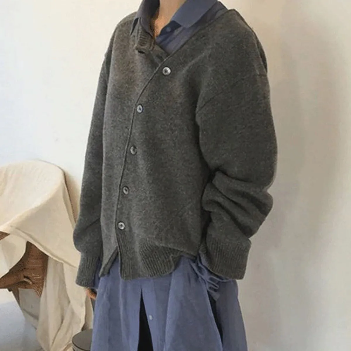 Fia™ | COMFORTABLE CASHMERE VEST WITH A PLAYFUL BUTTON PLACKET