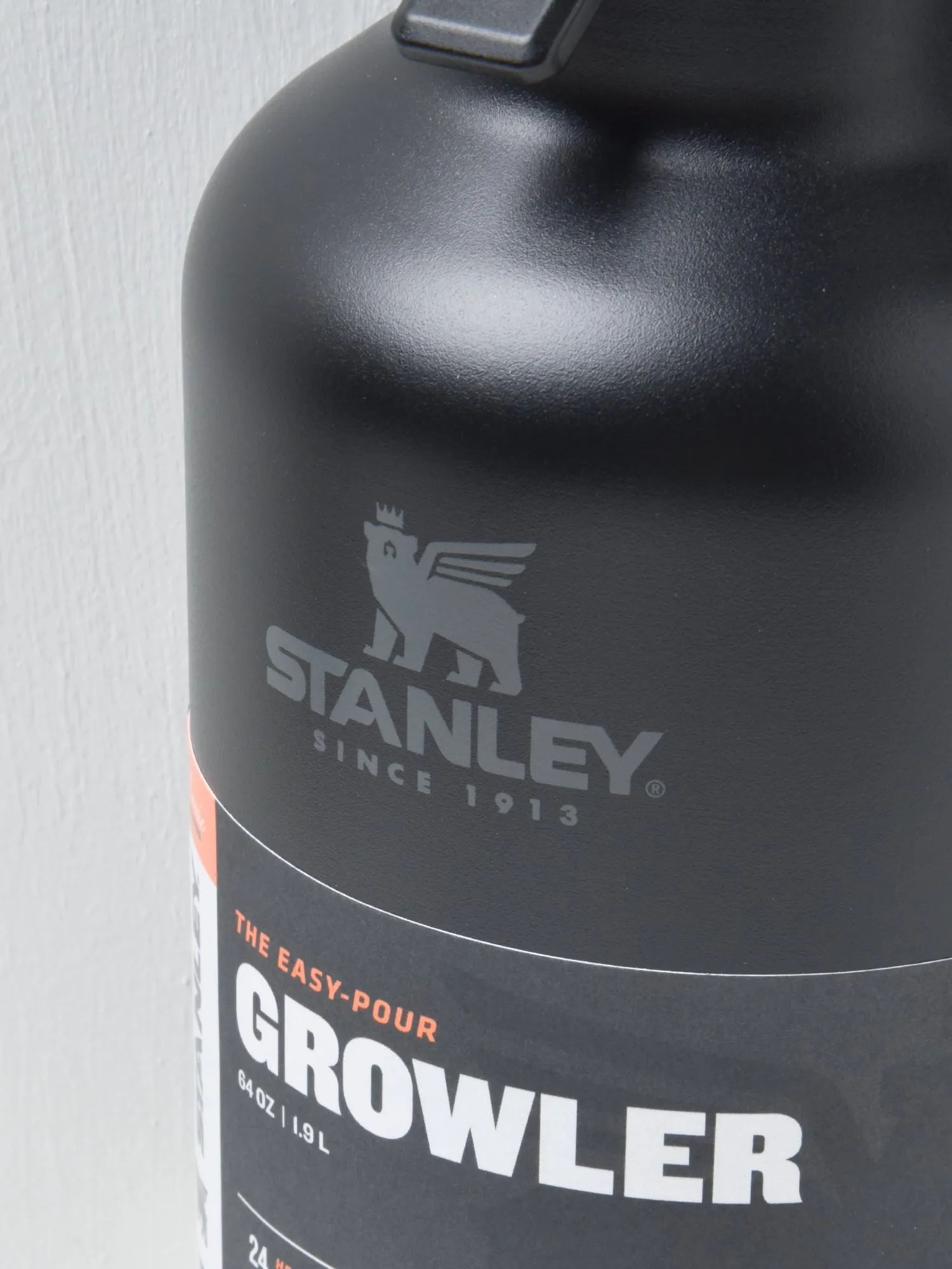 The Easy-Pour Growler 64OZ / 1.9L, Matte Black